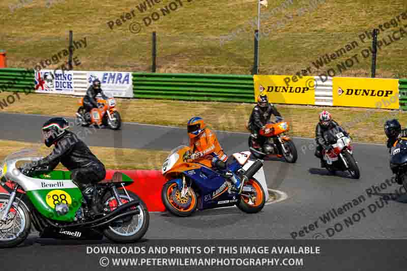 Vintage motorcycle club;eventdigitalimages;mallory park;mallory park trackday photographs;no limits trackdays;peter wileman photography;trackday digital images;trackday photos;vmcc festival 1000 bikes photographs